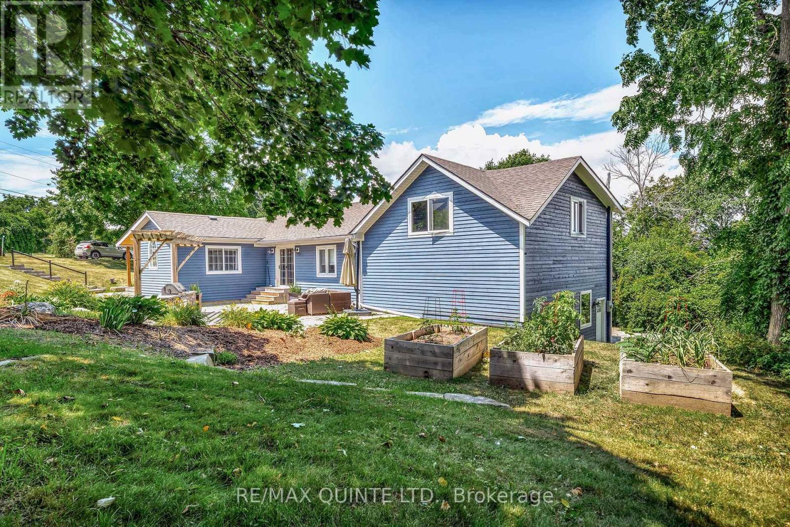 14 Eastern Ave, Prince Edward County Ameliasburg Ward, ON K8N 4Z1