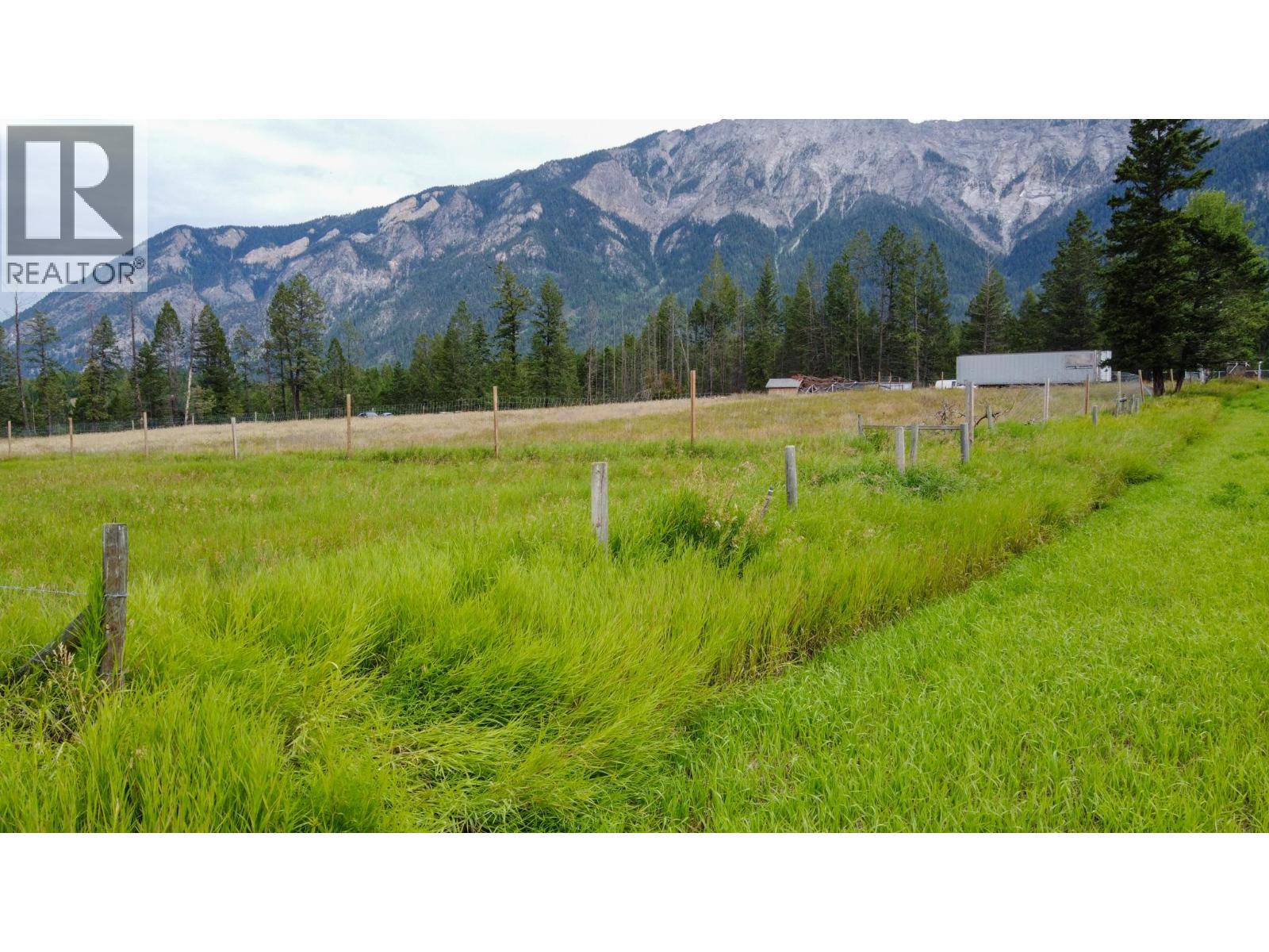 62 Mile Road, Edgewater, BC V0A 1E0