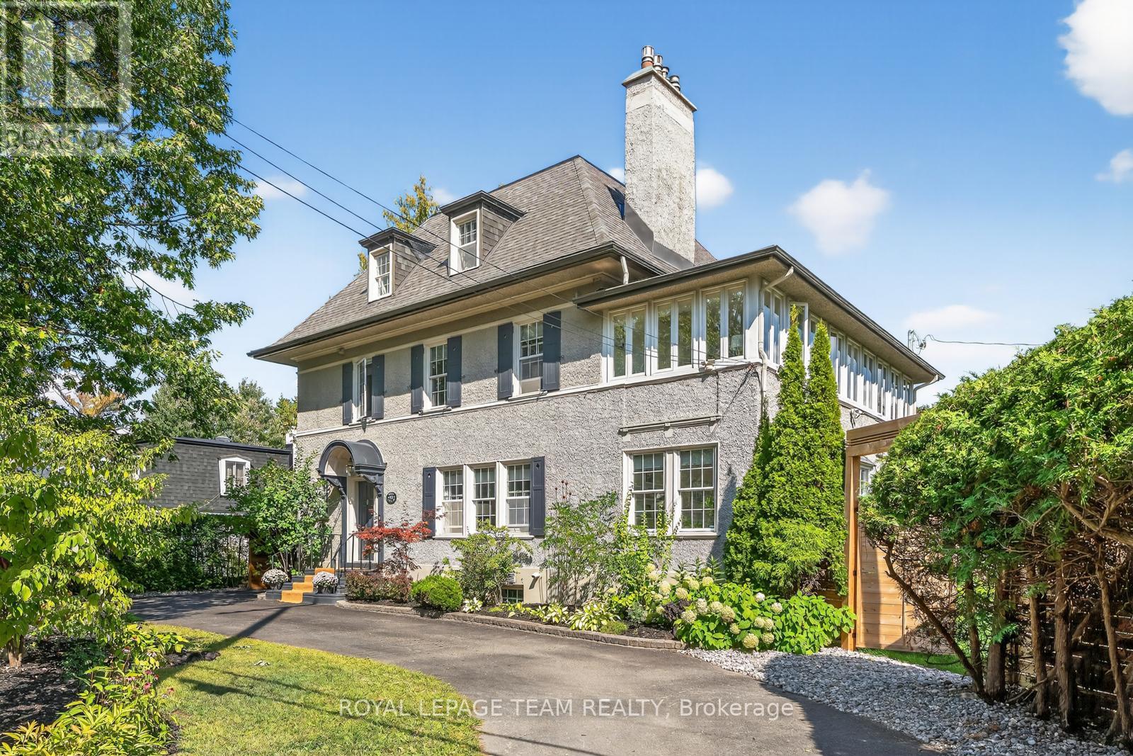 301 Buena Vista Rd, Ottawa, ON K1M 0W1