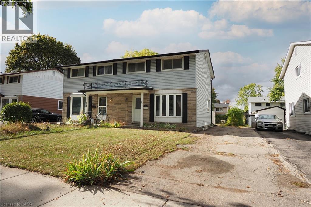 10 Balfour Cres, Kitchener, ON N2C 1Z5
