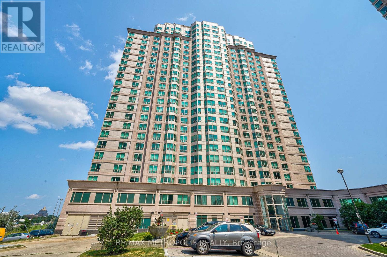 11 Lee Centre Dr Ph109 Dr, Toronto, ON M1H 3J5