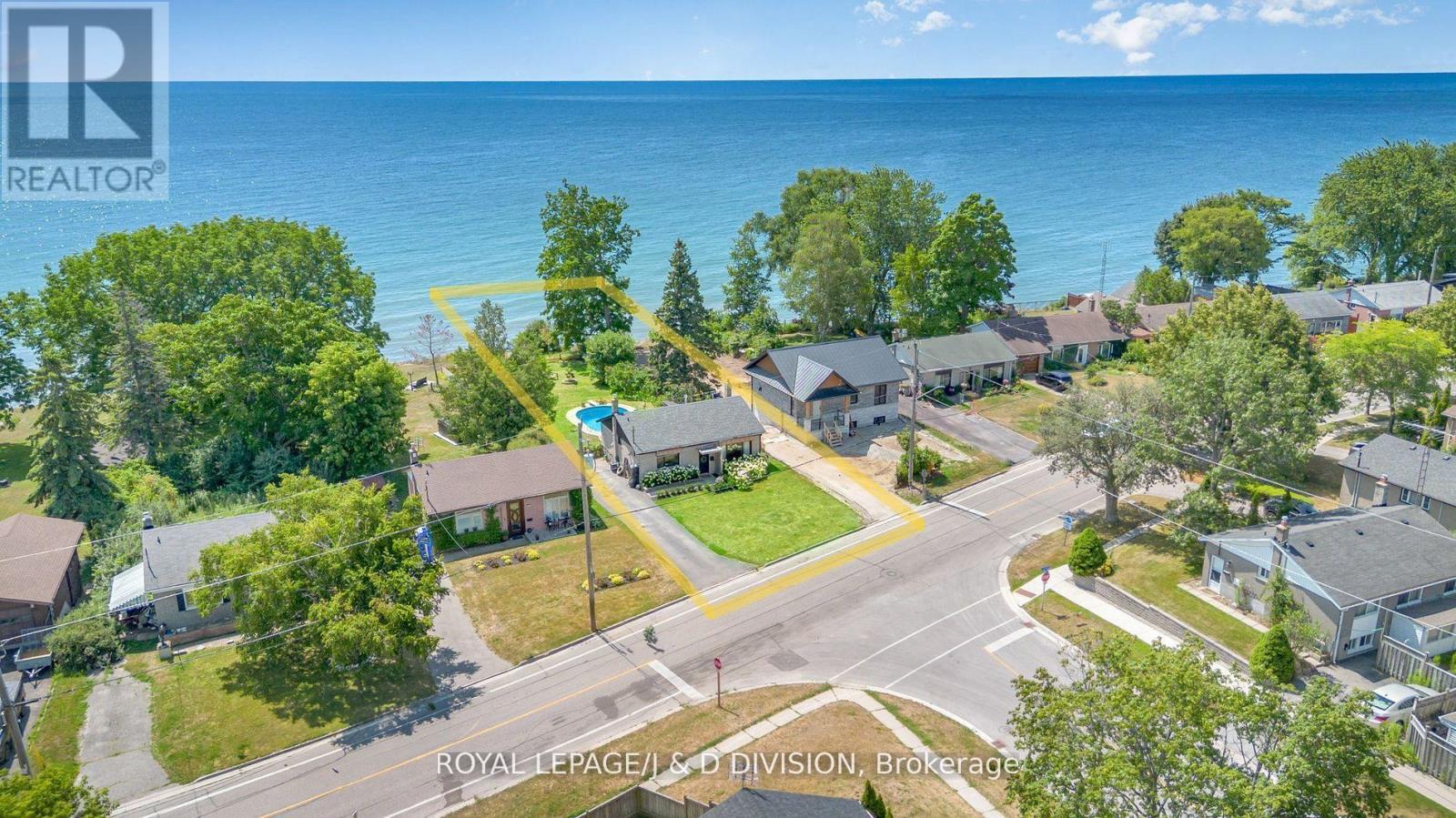 695 Stone St, Oshawa, ON L1J 1A4