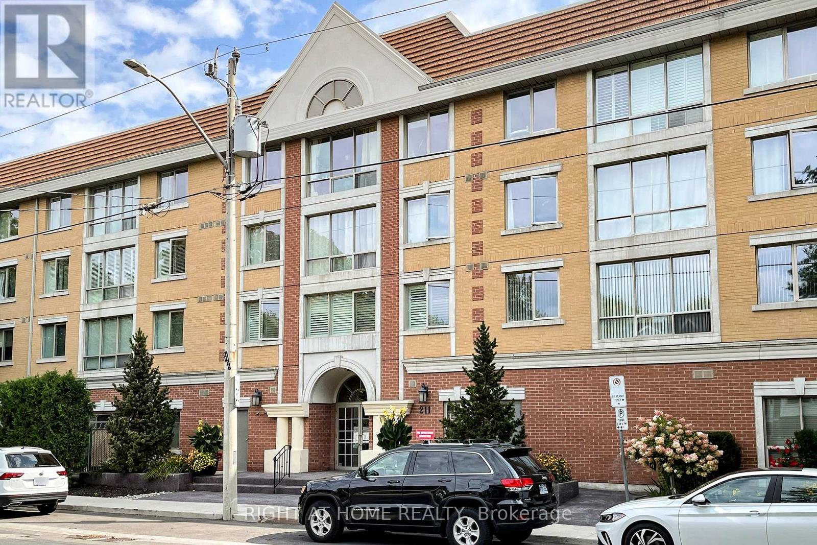 310 211 Randolph Rd, Toronto, ON M4G 4H1