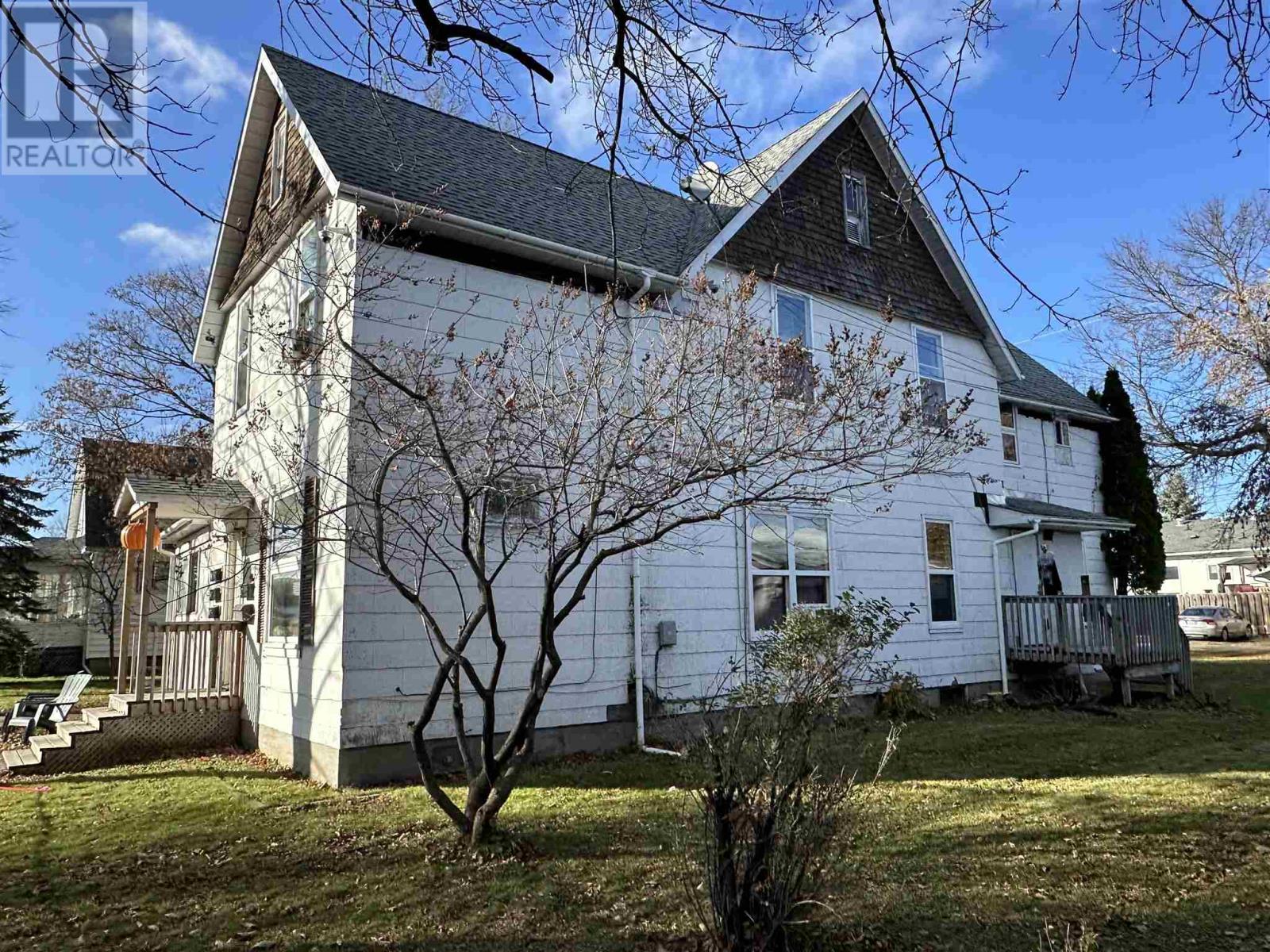 314 First St E, Fort Frances, ON P9A 1K7