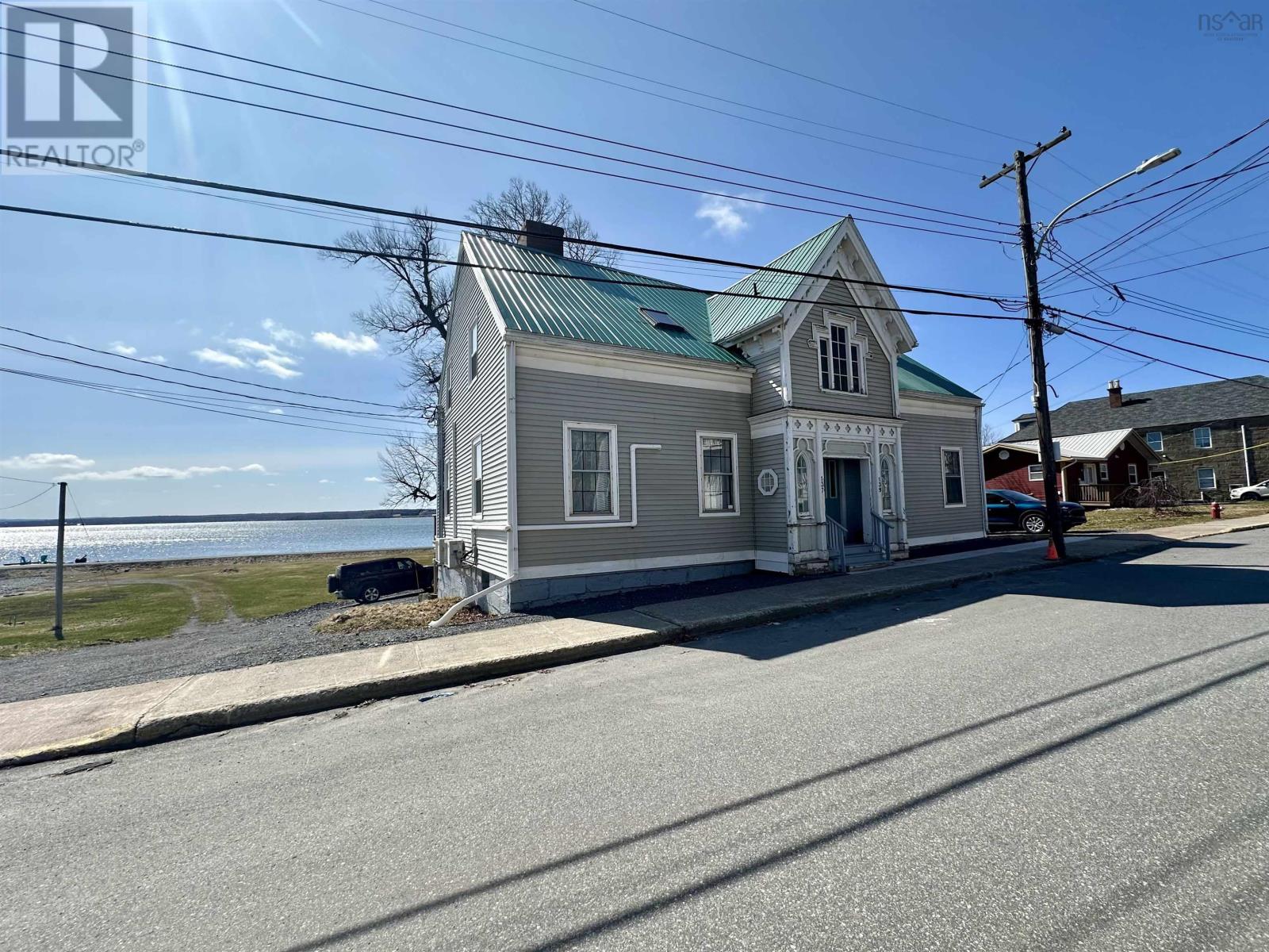 137-139 Water, Pictou, NS B0K 1H0