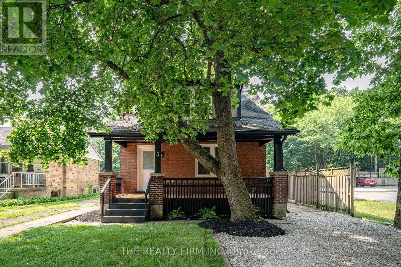 5 Beechwood Pl, London, ON N6C 1H8