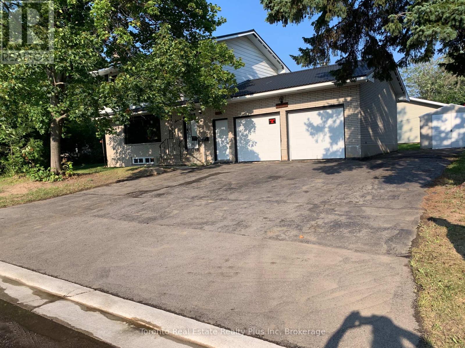 70 Lasalle Ct Cres, Sault Ste. Marie, ON P6B 4R6