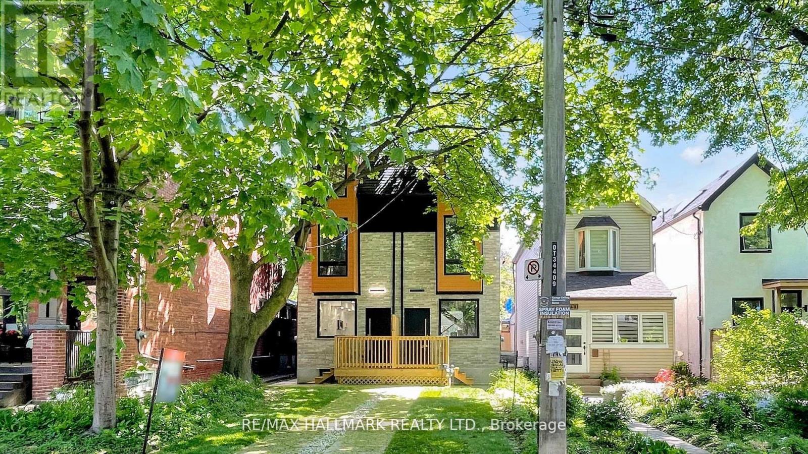 755 Manning Ave, Toronto, ON M6G 2W5