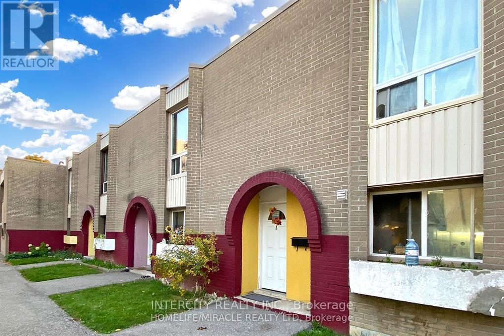7 61 Driftwood Ave, Toronto, ON M3N 2M3