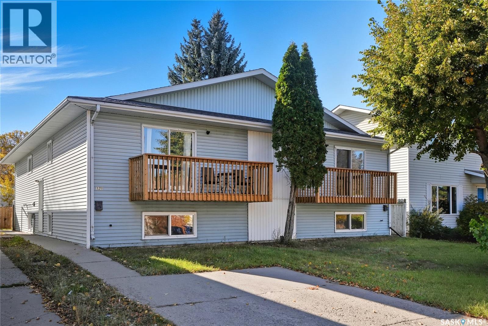 119 121 Olmstead Rd, Saskatoon, SK S7M 4L9