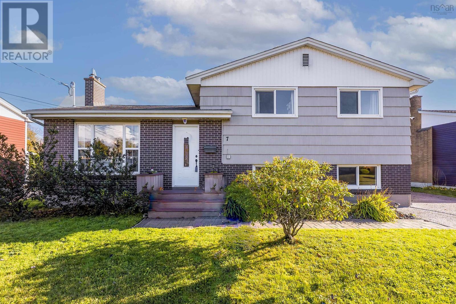 7 Shawinigan Rd, Dartmouth, NS B2W 3A1