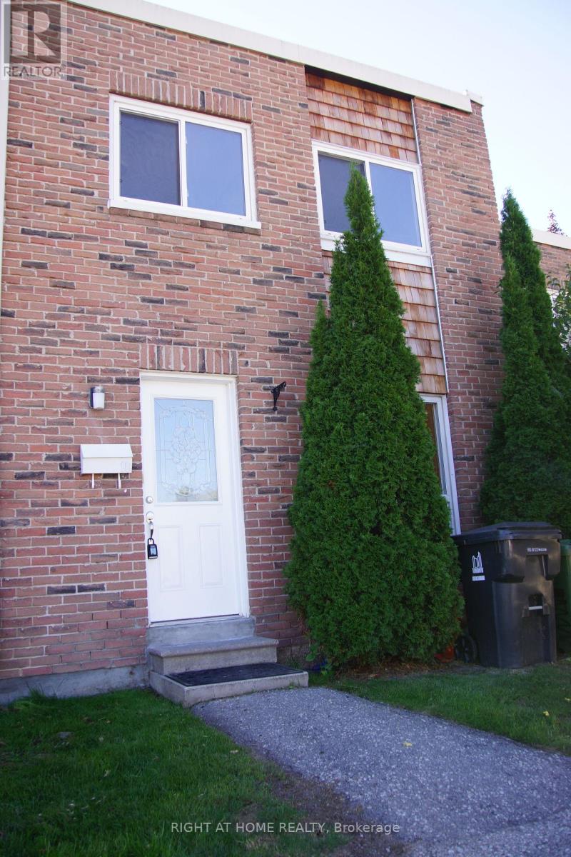 132 18 Elsa Vine Way, Toronto, ON M2J 4H9