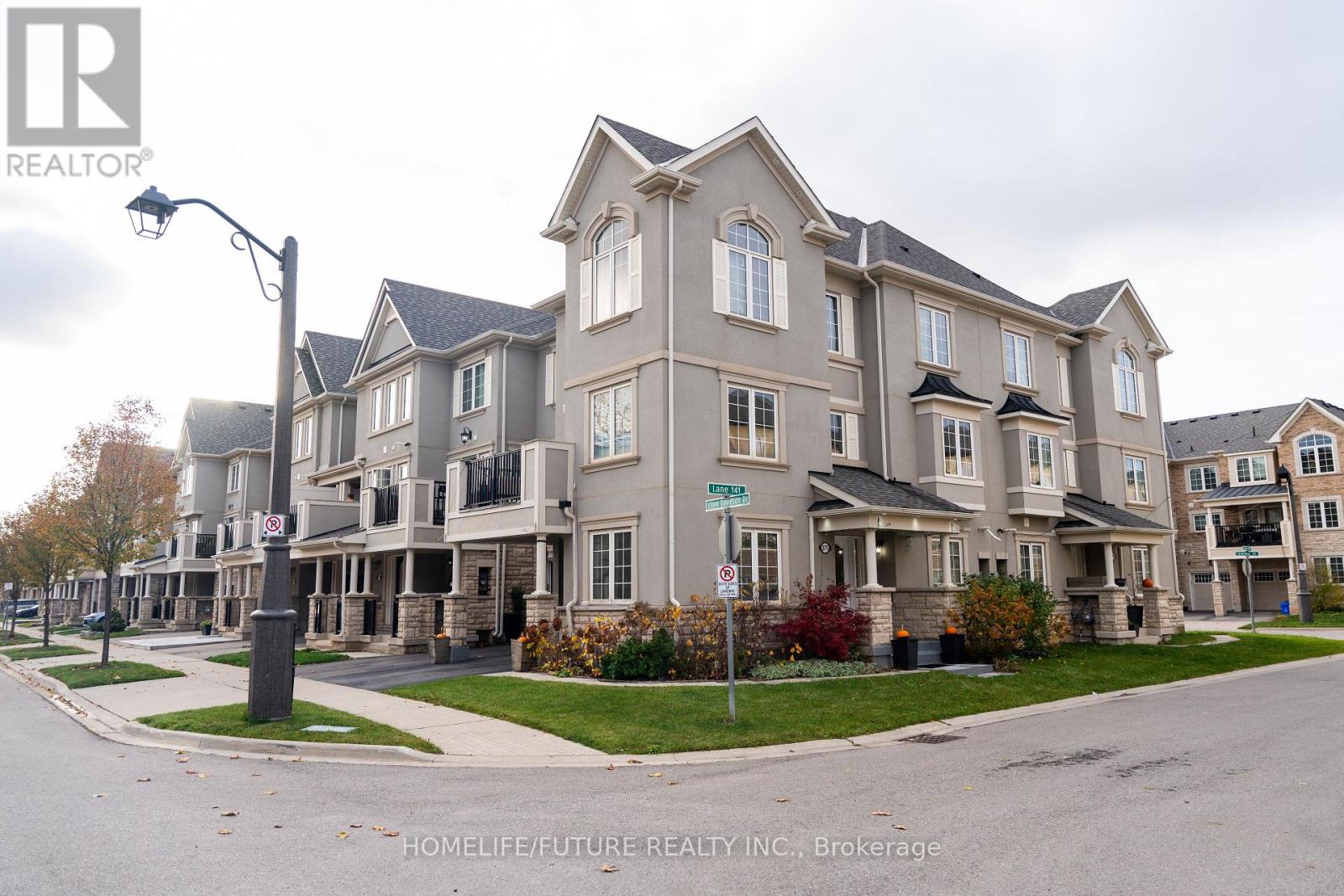 275 Ellen Davidson Dr, Oakville, ON L6M 0V6