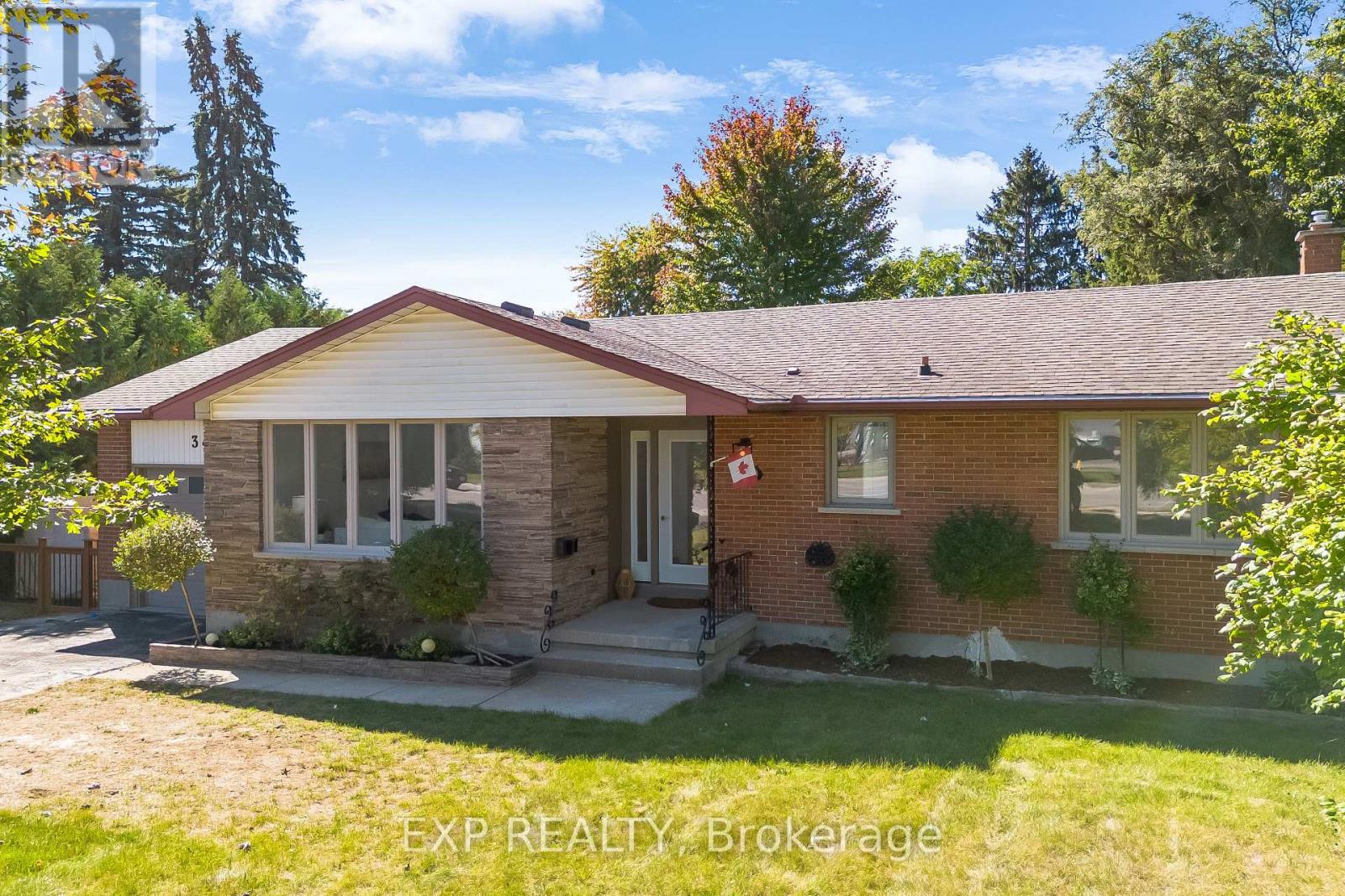 348 Caradoc St S, Strathroy-Caradoc, ON N7G 2P4