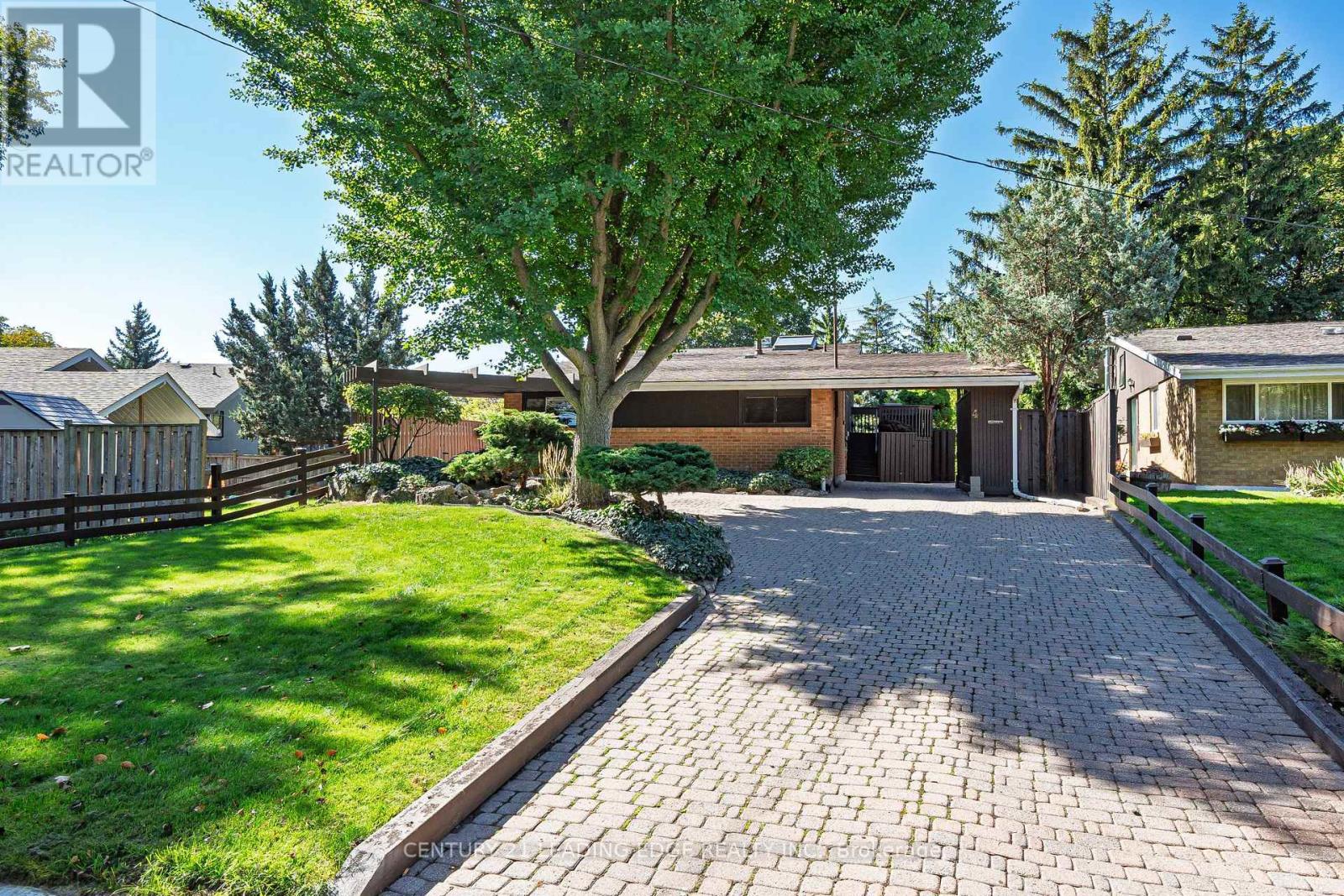4 Rosswood Cres, Toronto, ON M1P 3N2