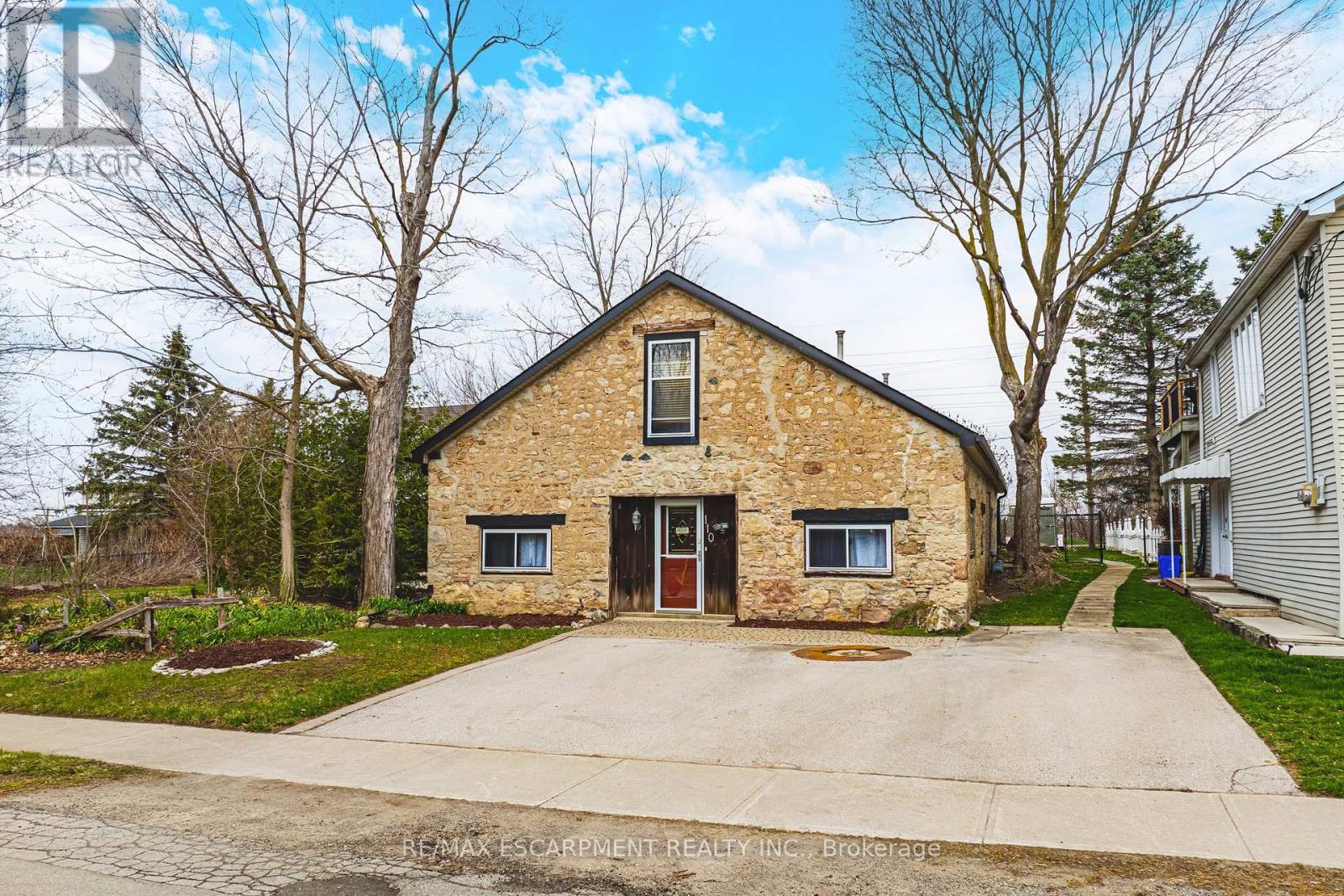 110 Freelton Rd, Hamilton, ON L8B 0Z3