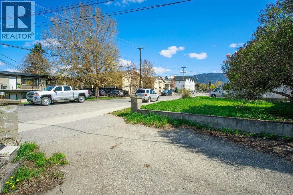 24 Avenue Unit 3706, Vernon, BC V1T 1L9