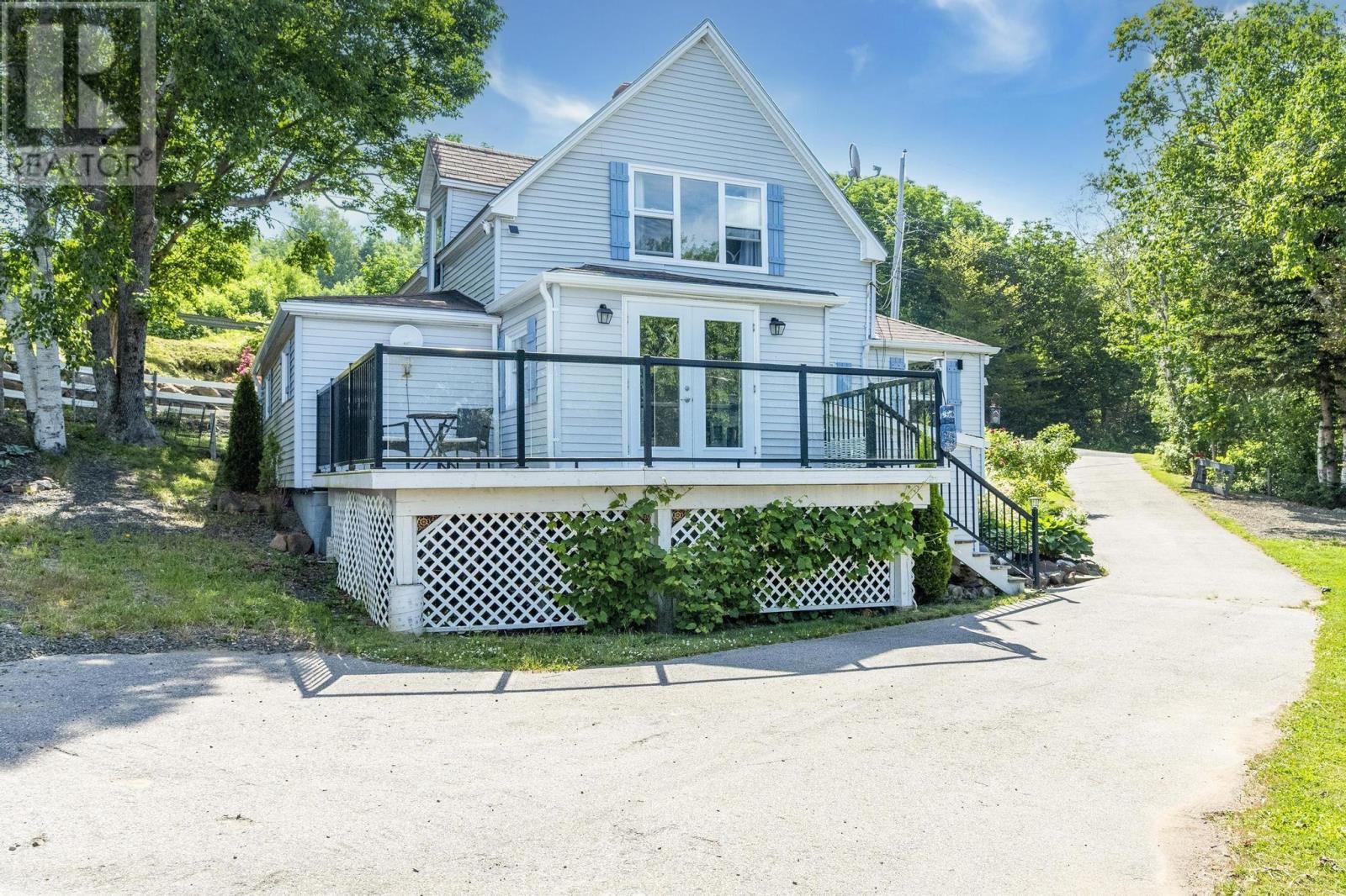 608 Granville Rd, Victoria Beach, NS B0S 1A0