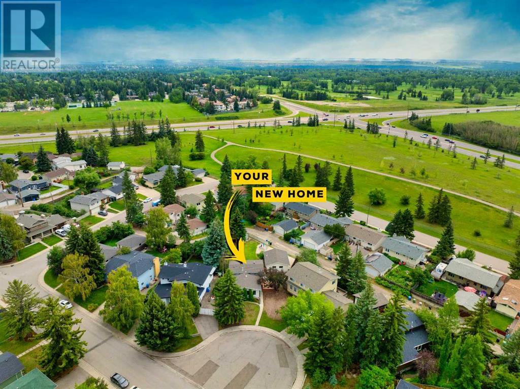 15 Southdale Bay SW, Calgary, AB T2W 1W1