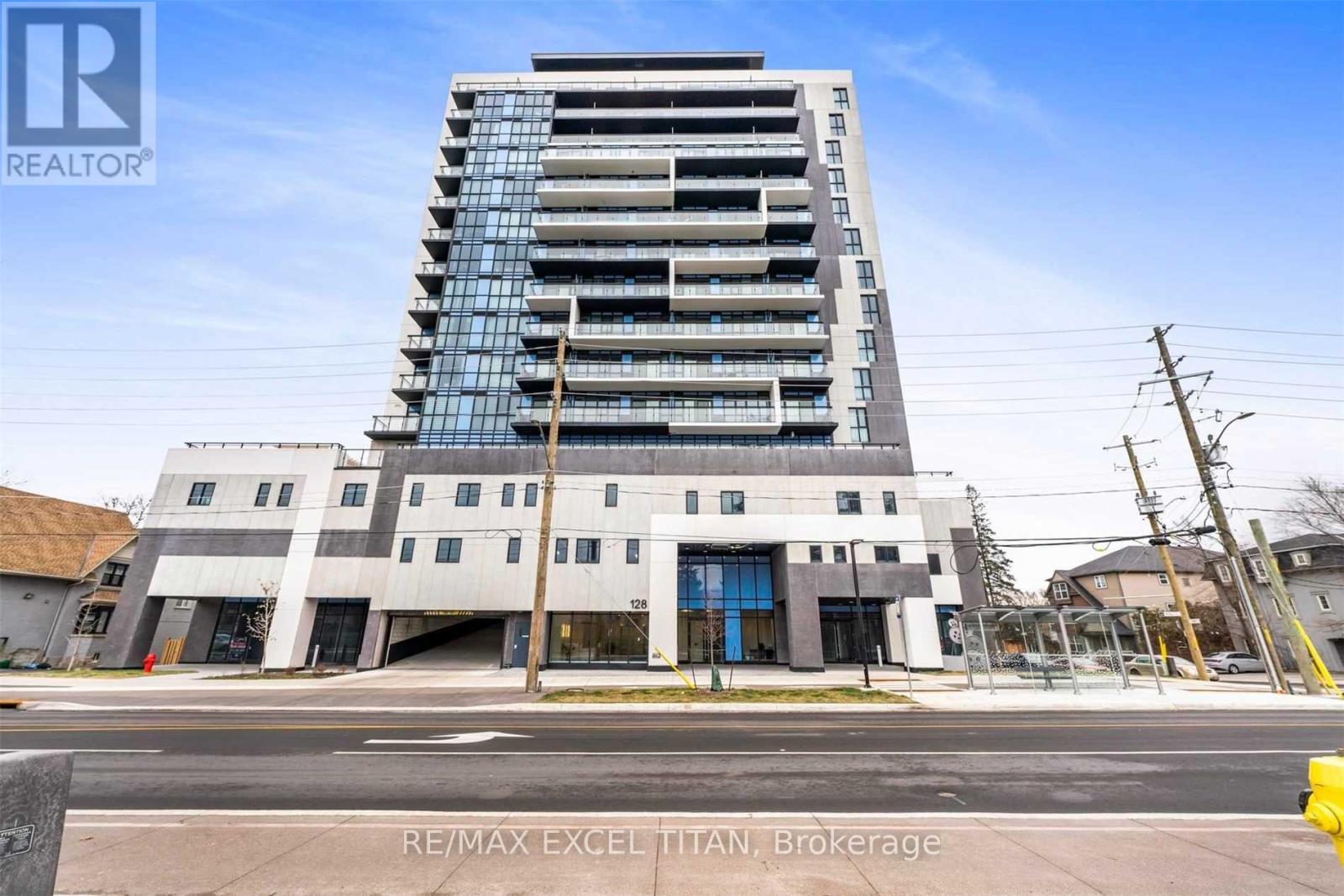 703 128 King St N, Waterloo, ON N2J 0E9