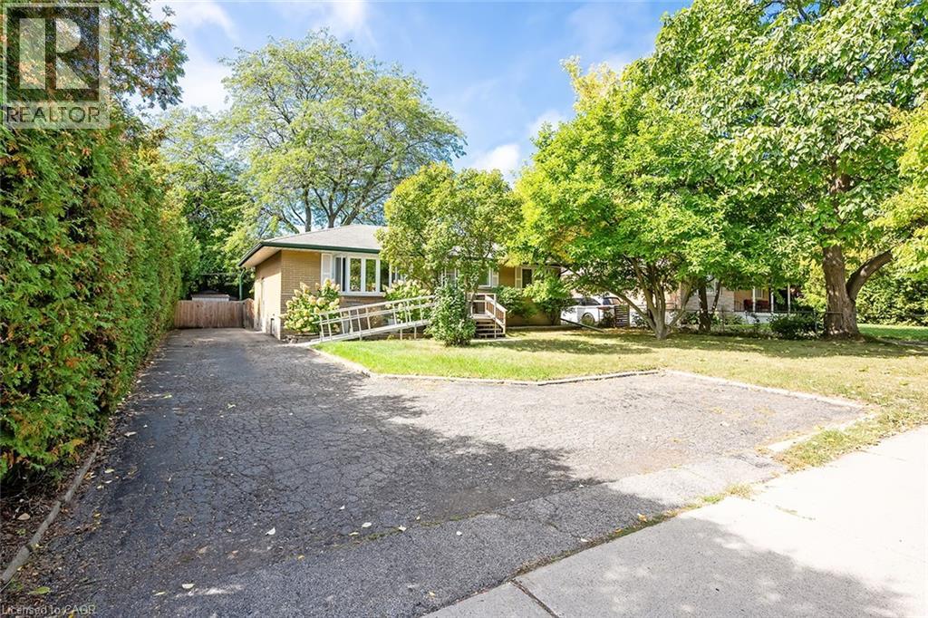 414 Third Line, Oakville, ON L6L 4A5