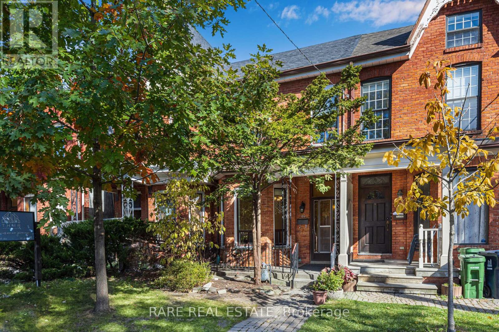 69 Robert St, Toronto, ON M5S 2K4