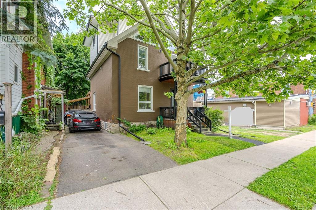 33 Glasgow St, Kitchener, ON N2G 2G6