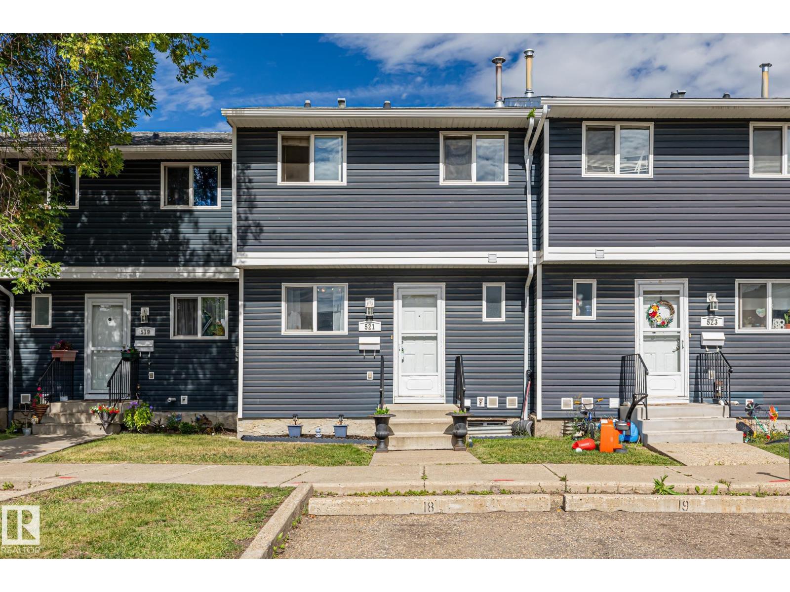 521 Dunluce Rd NW, Edmonton, AB T5X 4P4