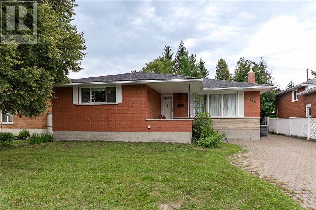 1088 Beaumont Ave, Sudbury, ON P3A 3G6