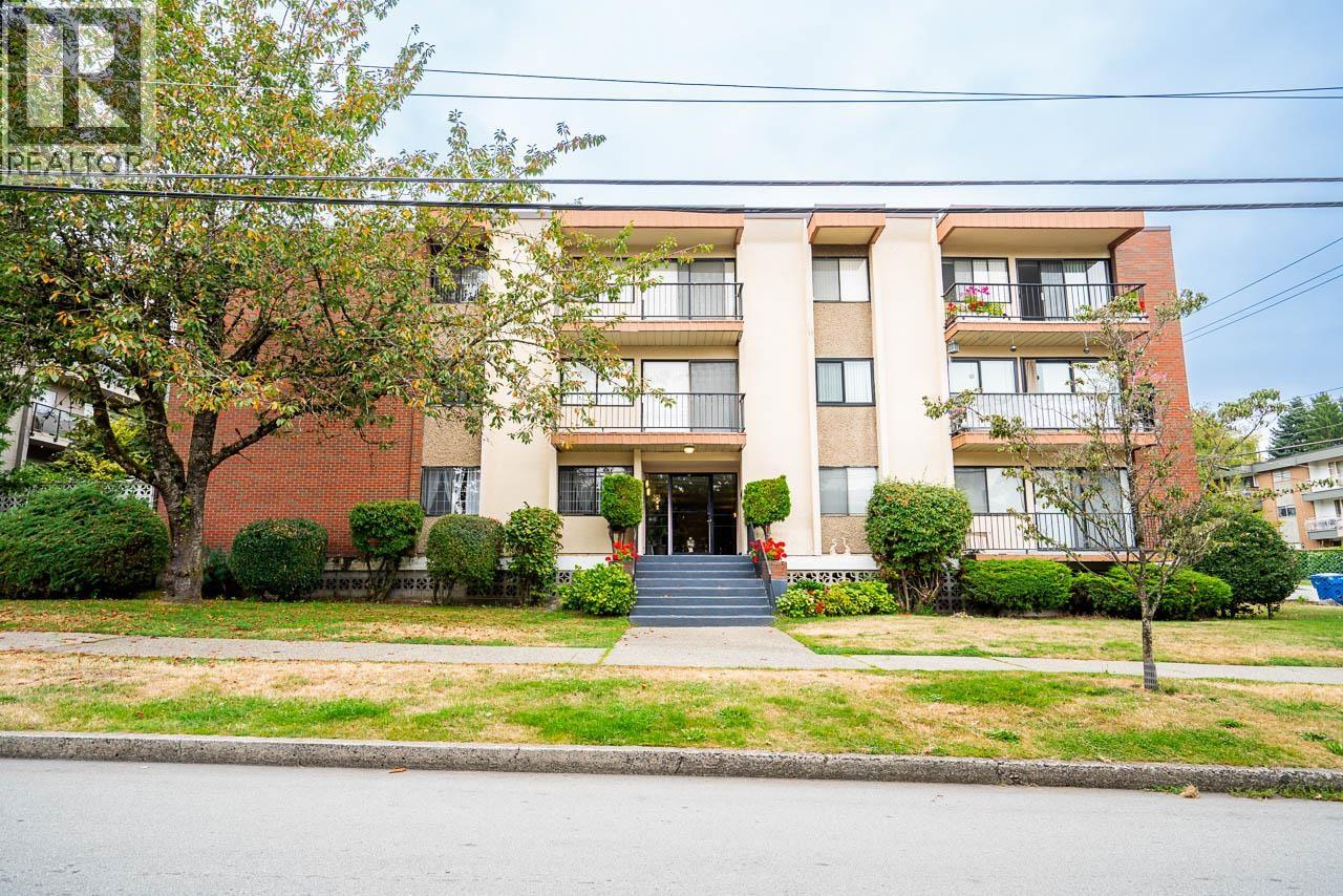 505 Ninth Street Unit 306, New Westminster, BC V3M 3W6