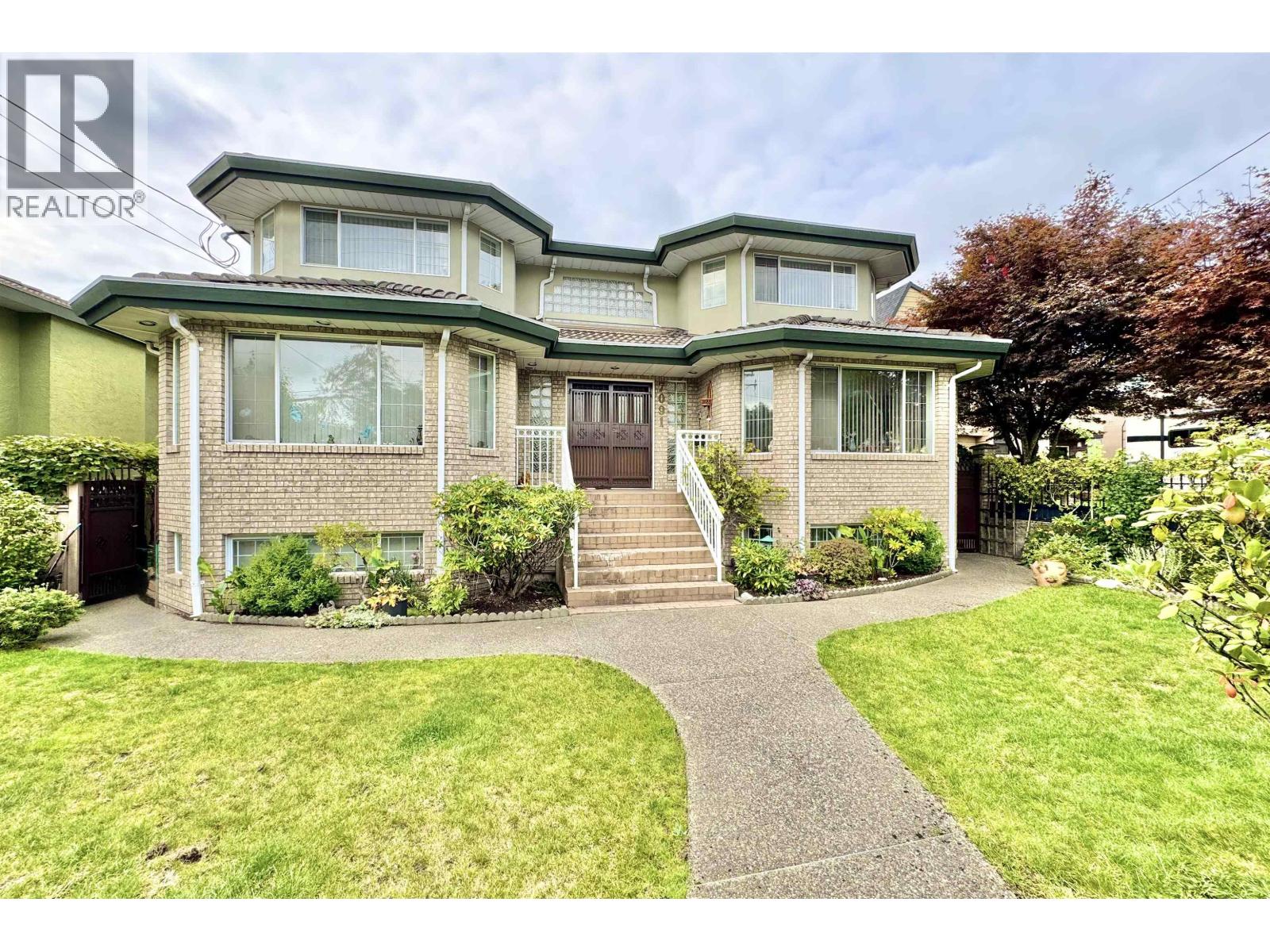 7091 Sussex Ave, Burnaby, BC V5J 3V4