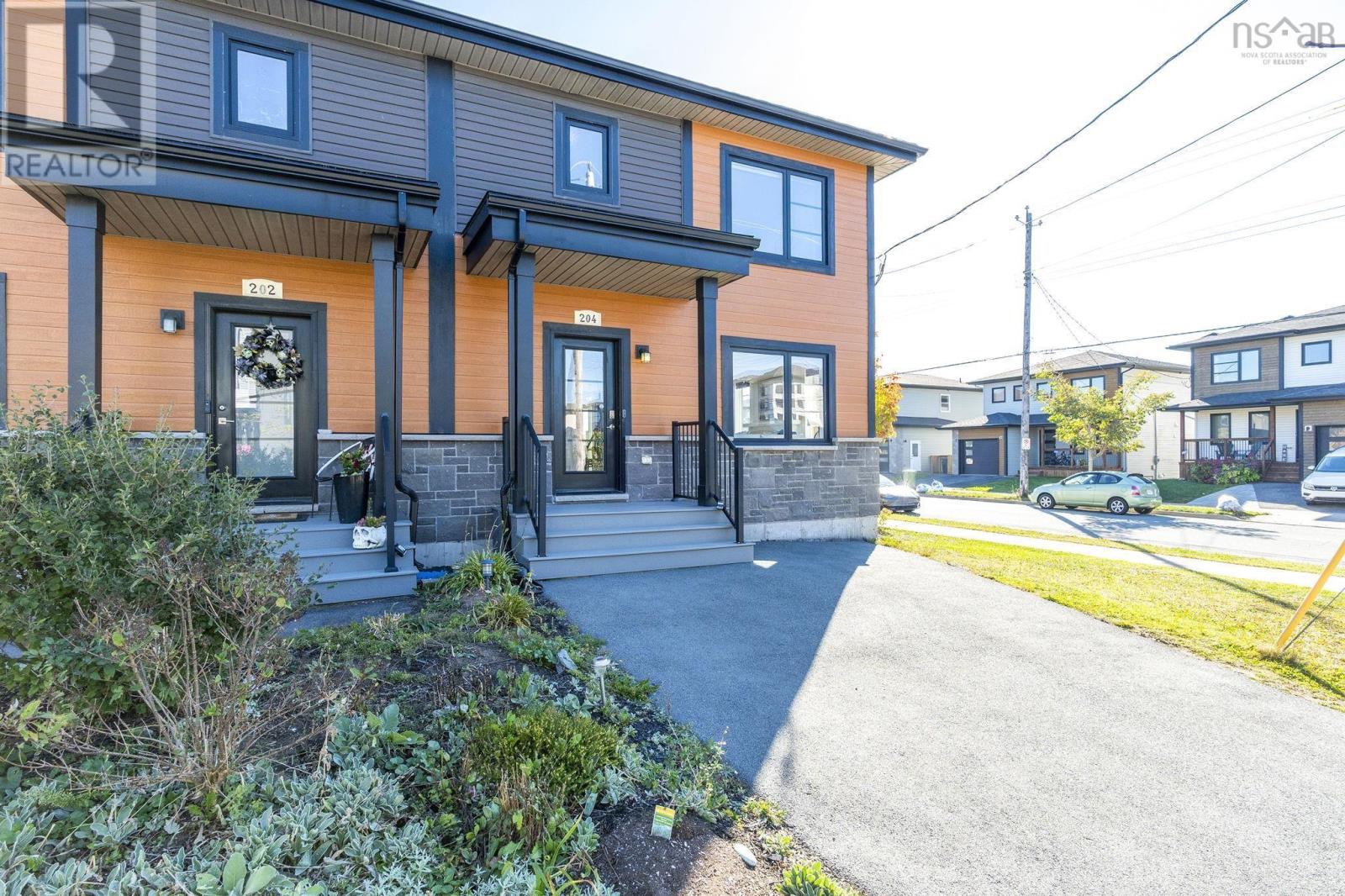 204 Titanium Cres, Halifax, NS B3P 0J2