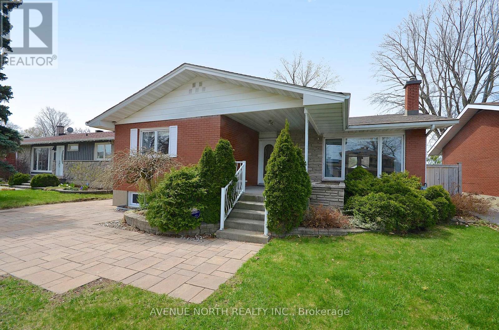 866 Claude St, Ottawa, ON K1K 2S6