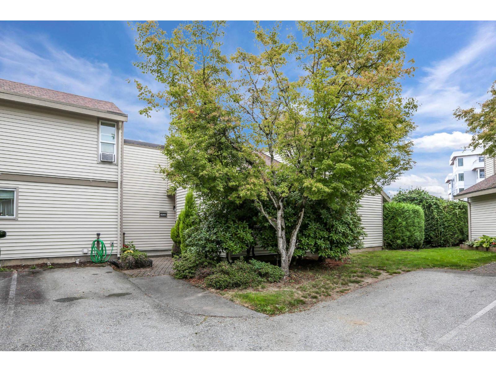 6292 W Greenside Dr, Surrey, BC V3S 5M8