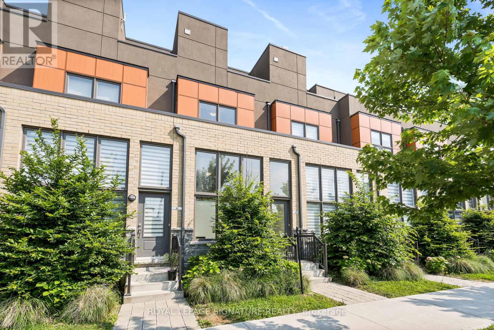 10 Curlew Dr, Toronto Parkwoods-donalda, ON M1R 1V1