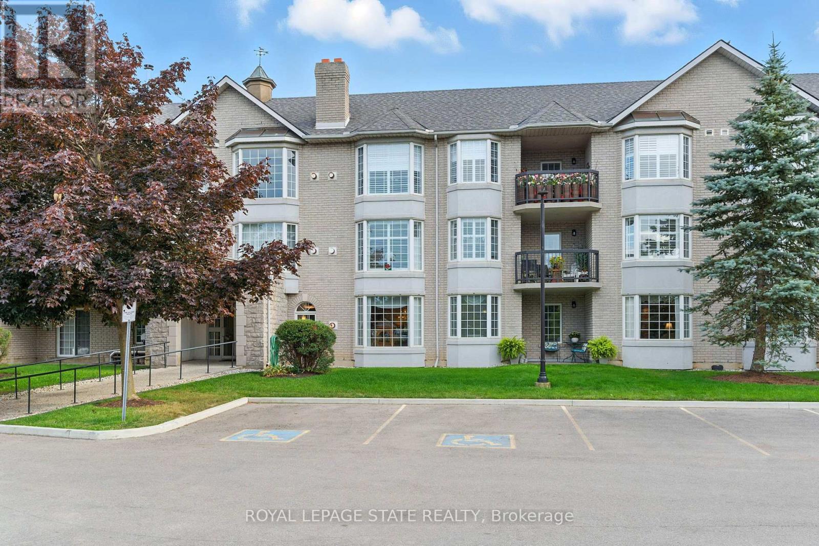 101 980 Golf Links Rd, Hamilton, ON L9K 1J8
