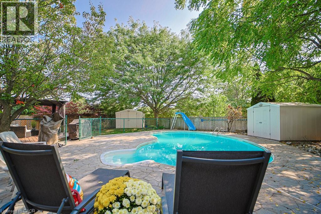 47 Blackfriar Ln, Brantford, ON N3R 7M2