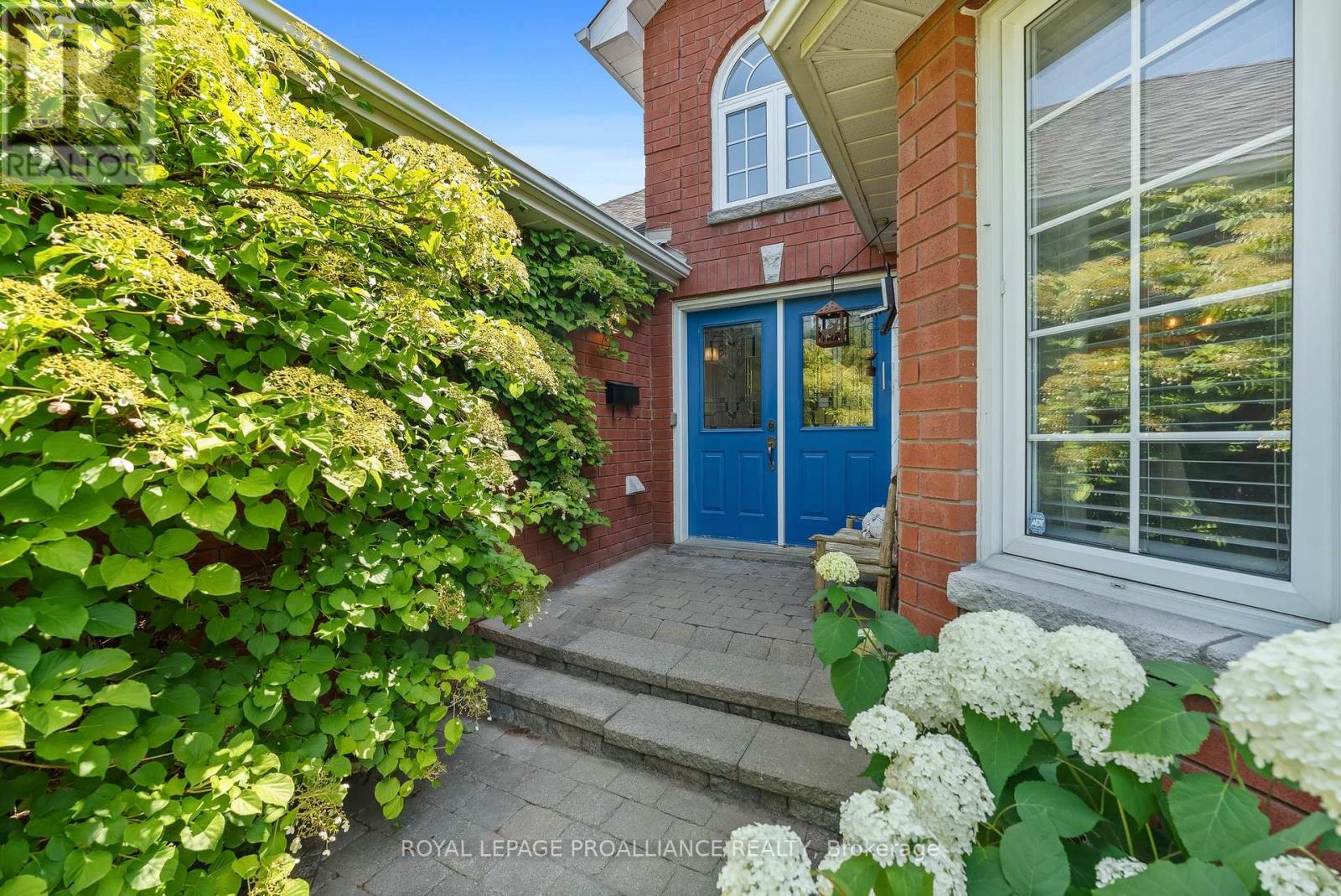 273 Parkview Hills Dr, Cobourg, ON K9A 5S3