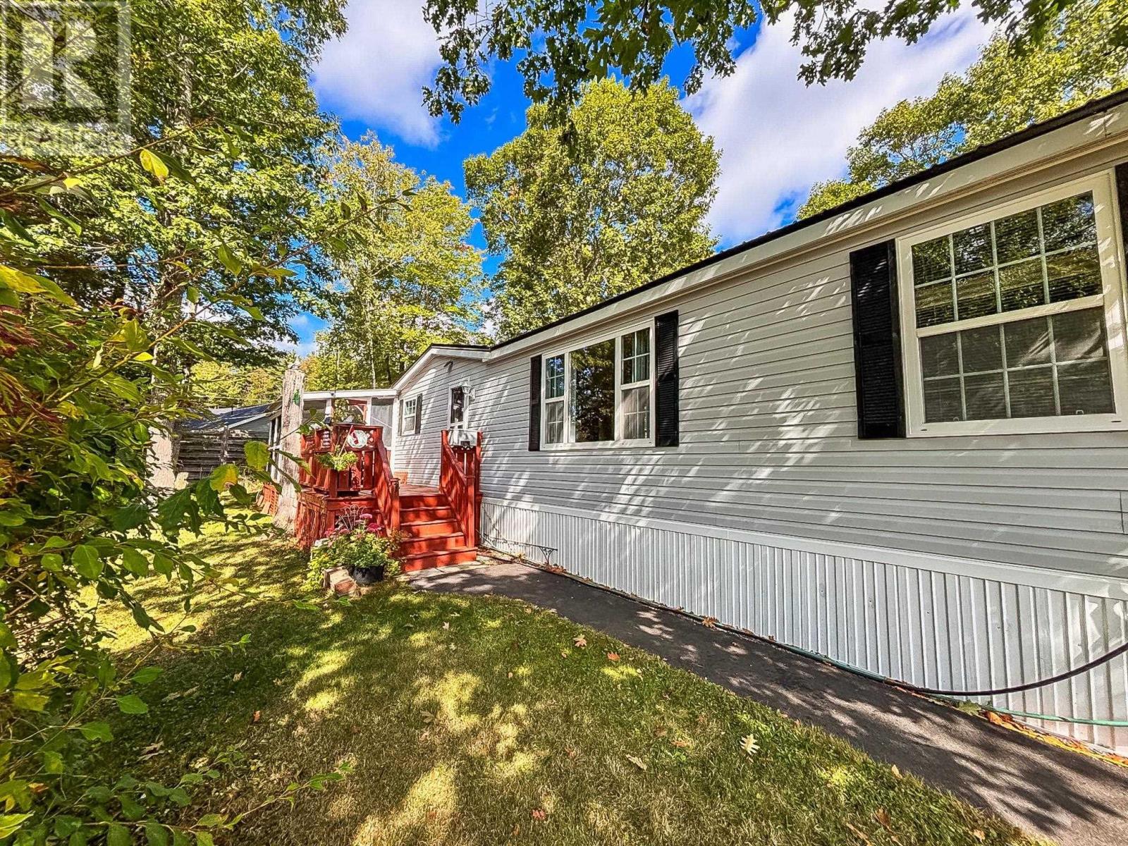 263 Seasons Dr, Bridgewater, NS B4V 3W1