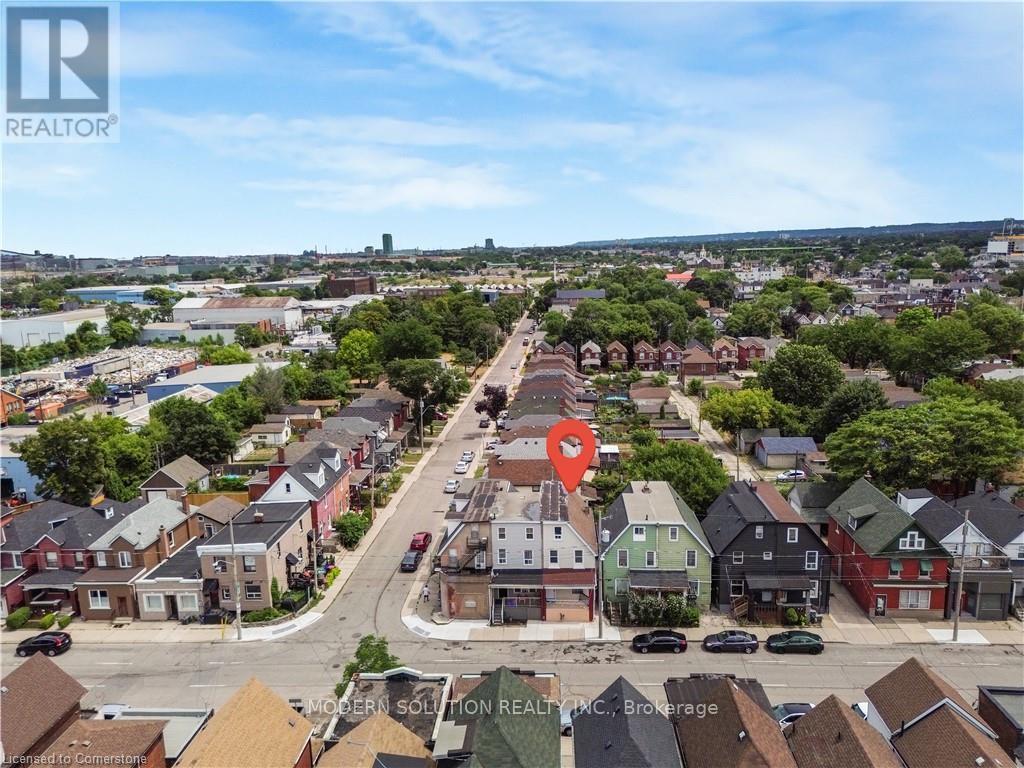 204 Sherman Ave, Hamilton, ON L8L 6M9