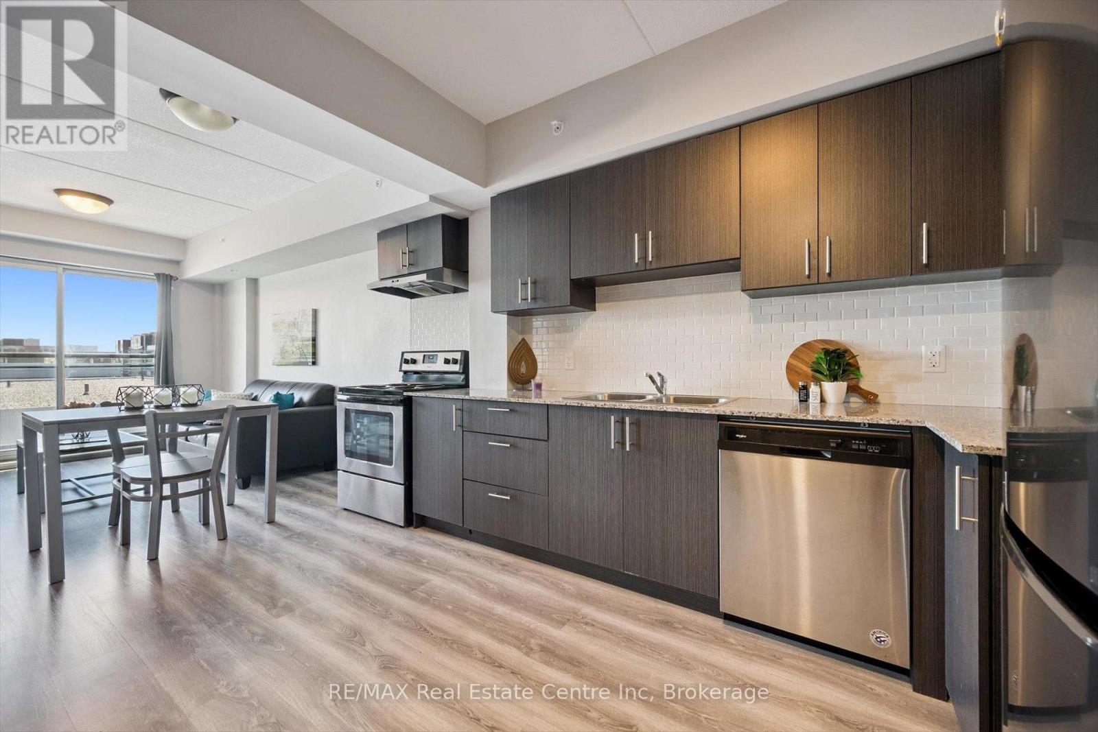 275 Larch Street #f515, Waterloo, ON N2L 0J3
