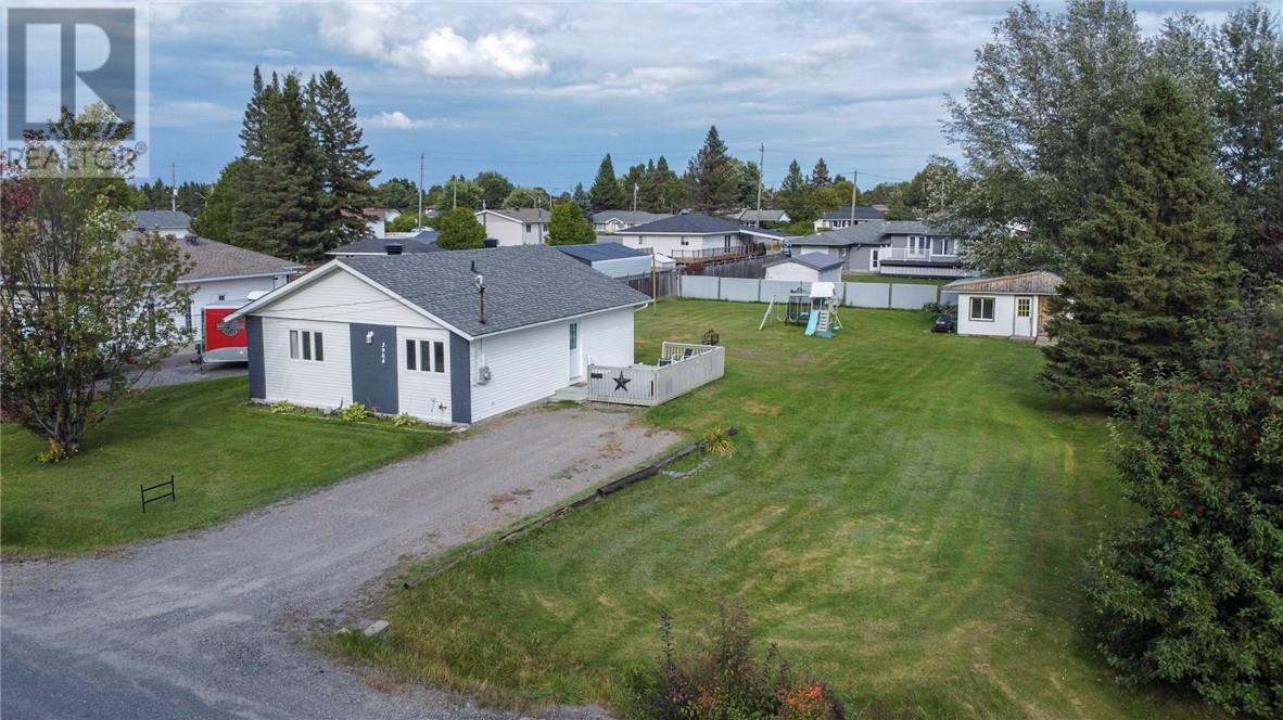 3904 Harold Cr, Val Caron, ON P3N 1J2