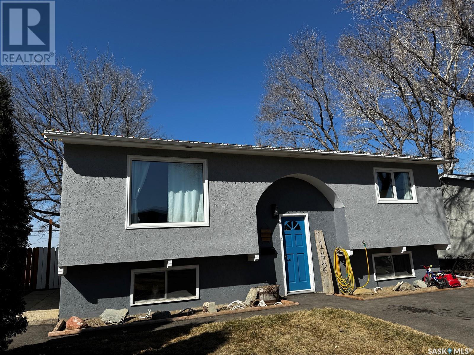 142 1 Avenue Southwest, Swift Current, SK S9H 3H2