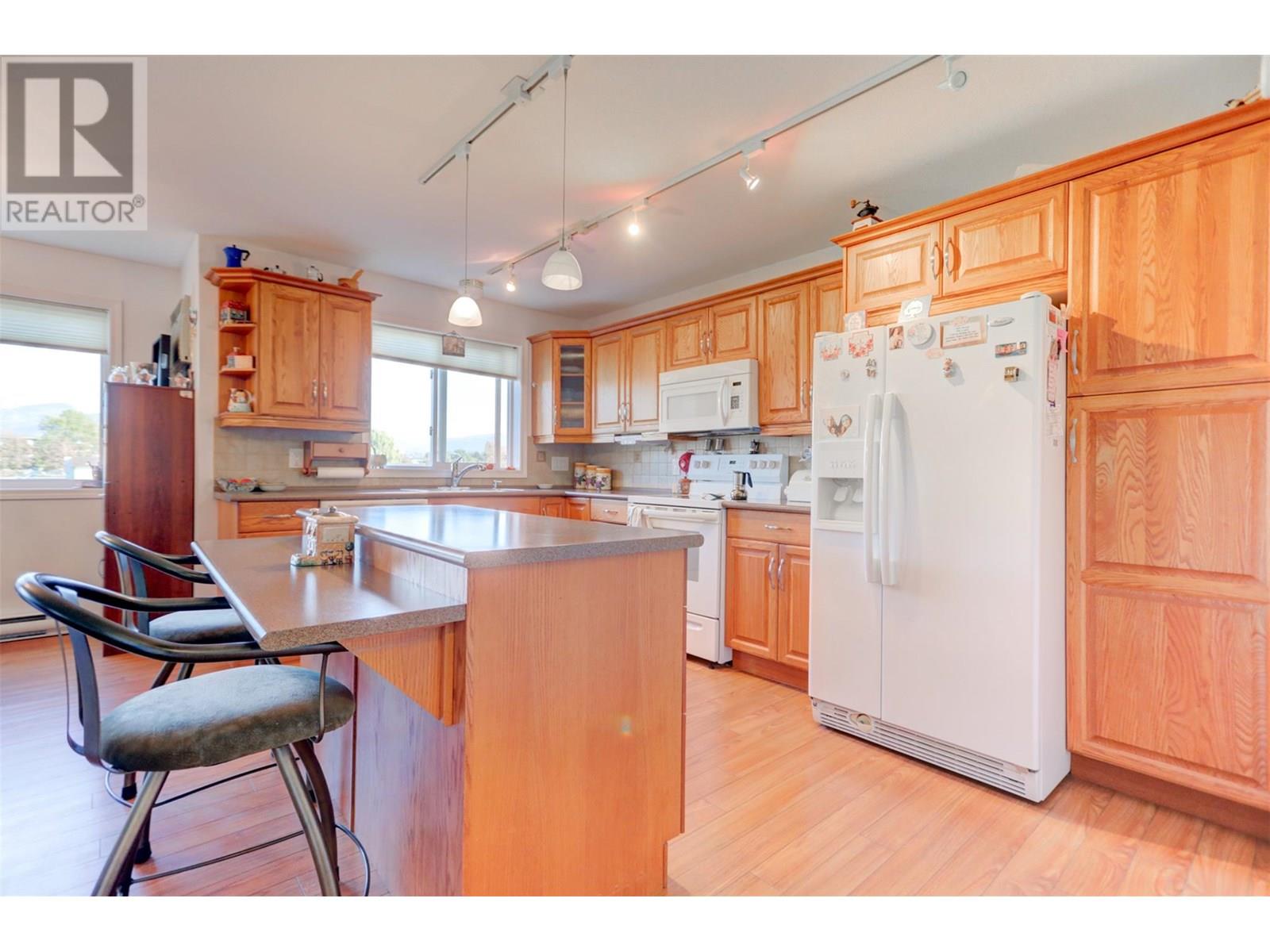 114-980 Glenwood Ave, Kelowna, BC V1Y 9P2