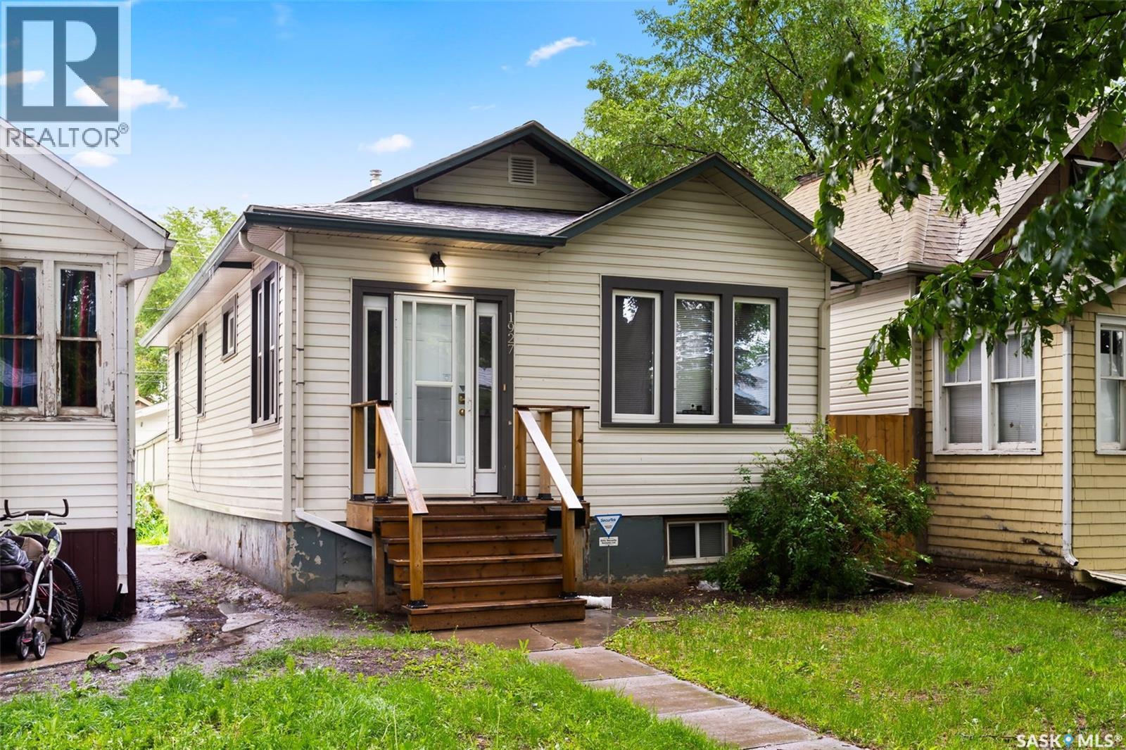 1927 Montreal St, Regina, SK S4P 1L4