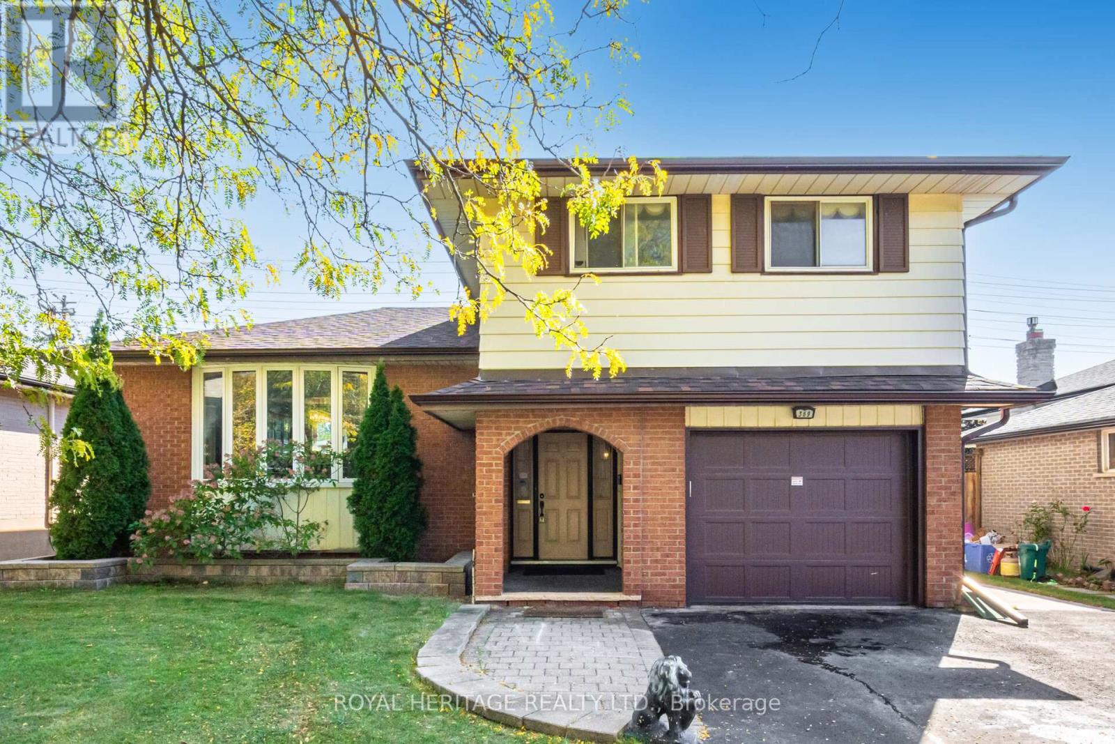 369 Carnaby Ct, Oshawa, ON L1G 6N7