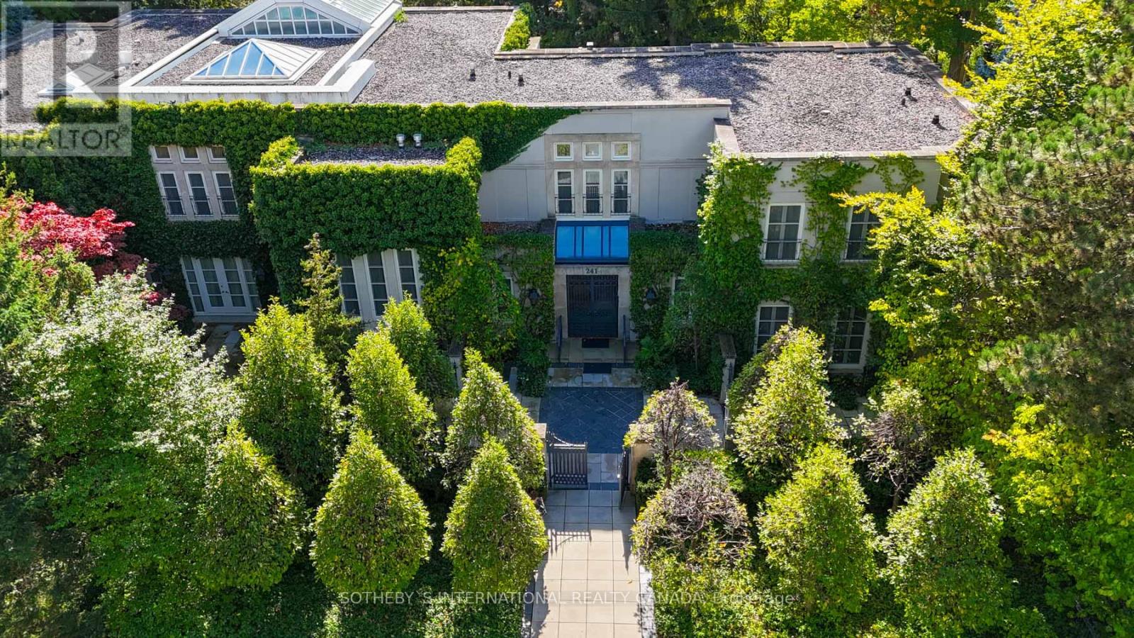 241 Strathallan Wood, Toronto, ON M5N 1T5
