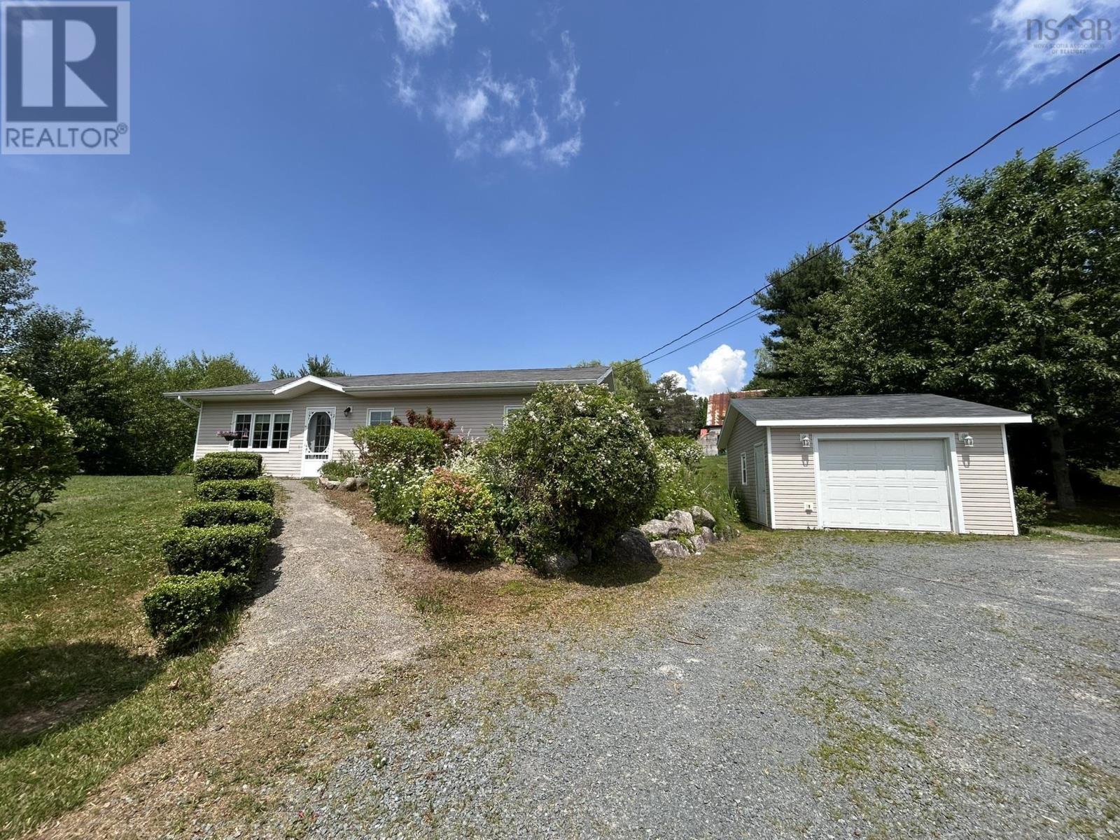 13697 Highway 1, Hants Border, NS B0P 1P0