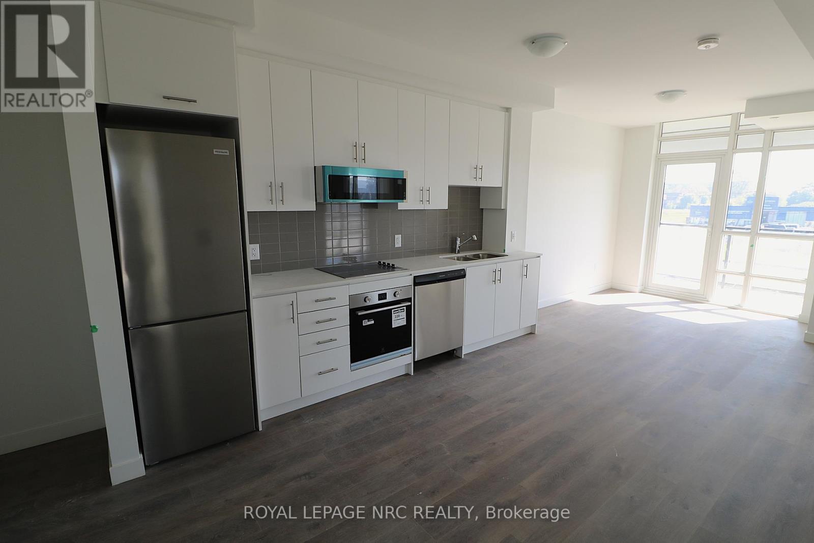 223 461 Green Rd, Hamilton Stoney Creek, ON L8E 5B4