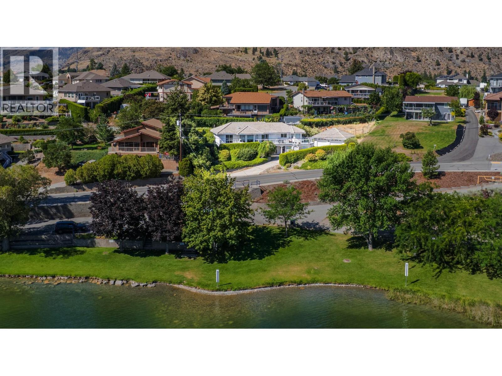 6752 Lakeside Dr, Oliver, BC V0H 1T4
